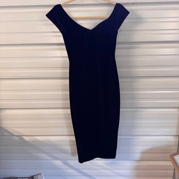 Boohoo Black Velvet Off-Shoulder Bodycon Midi Dress - Picture 9 of 9